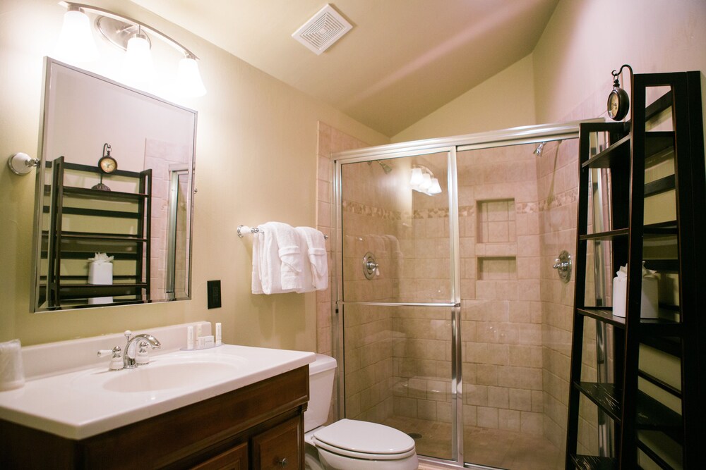 Bathroom, Hotel Frisco