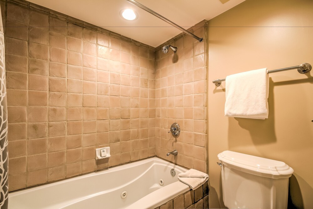 Deep Soaking Bathtub