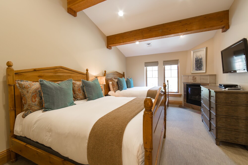 Standard Room, 2 Queen Beds - Guestroom