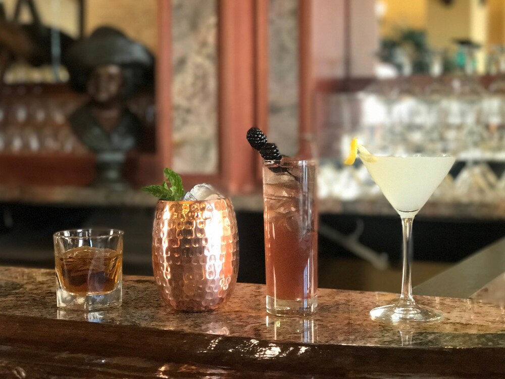 Hotel Bar