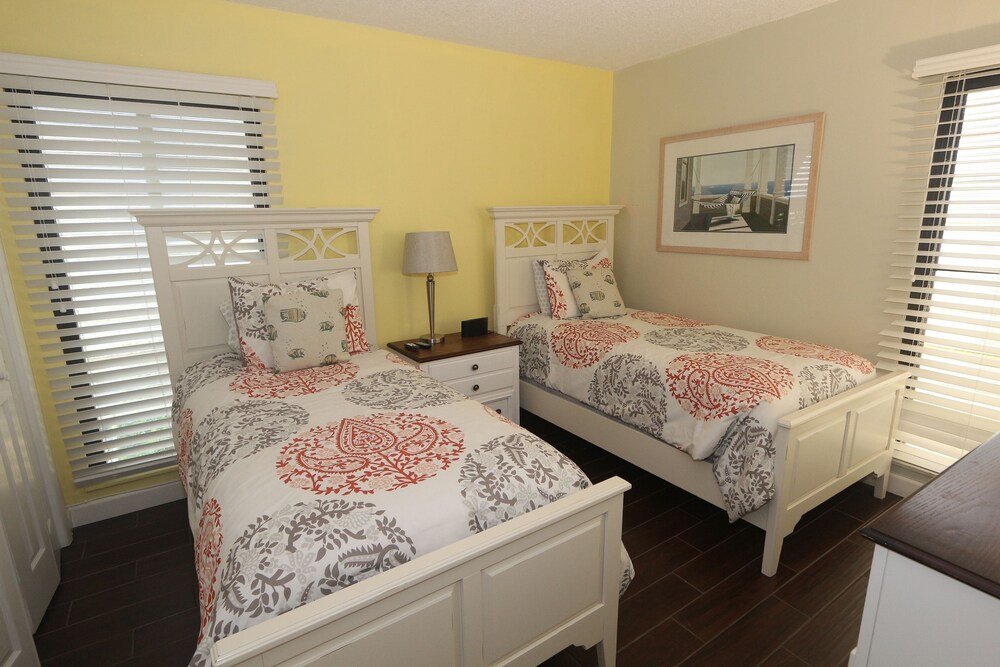 Two bedroom/ two bath gulfront - Guestroom