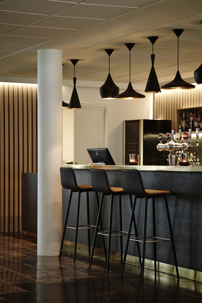 Hotel Bar