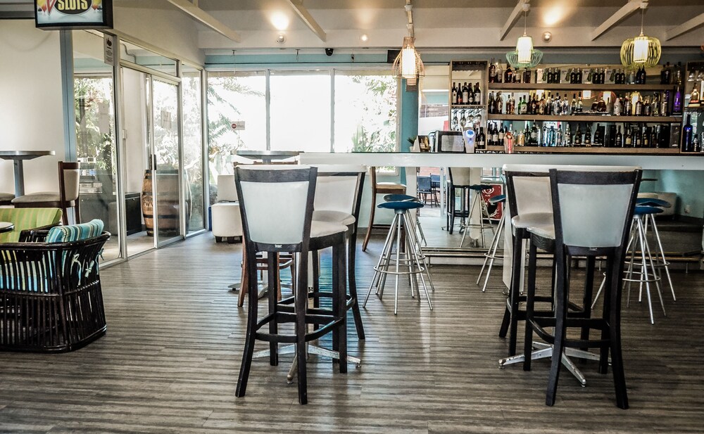 Poolside Bar