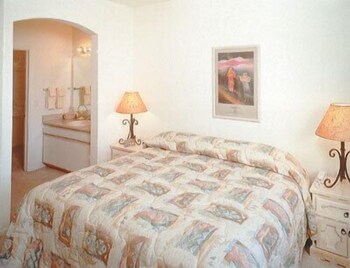 2 BR 2 Bath Condo Sleeps up to 5-1200sqft - Guestroom
