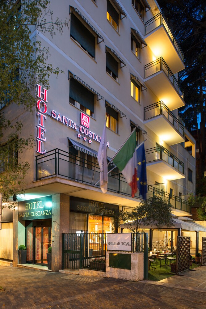 Facciata hotel (sera/notte)