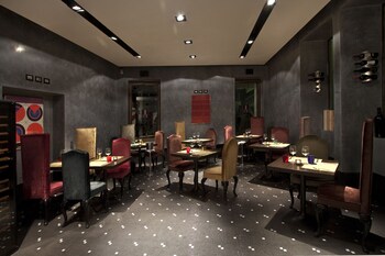 Hotel Bar