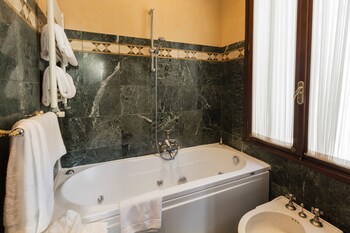 Jetted Tub
