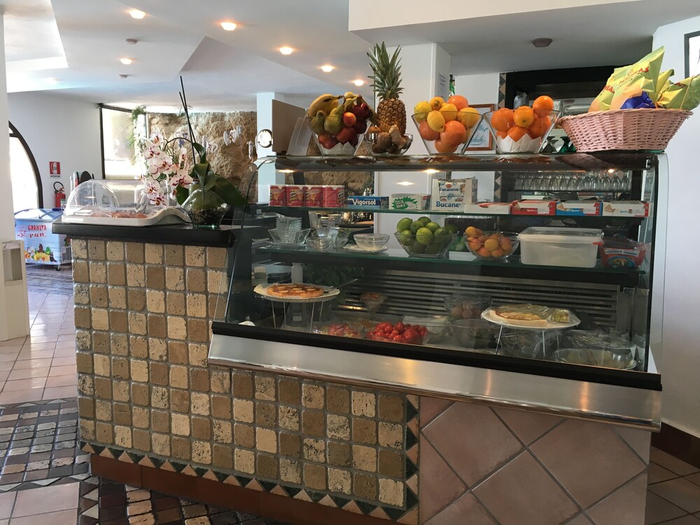 Snack Bar