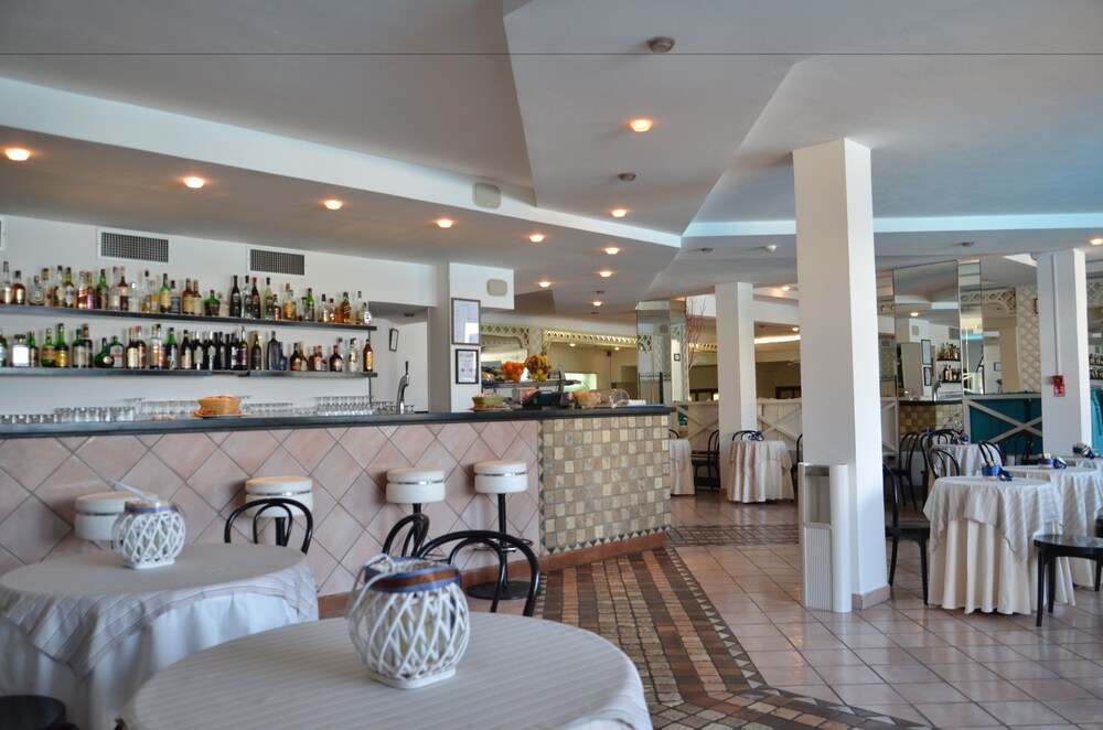 Hotel Bar