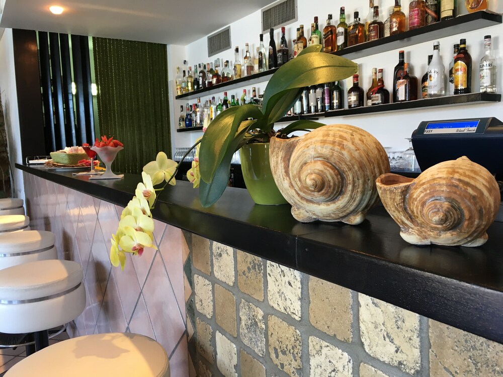 Hotel Bar