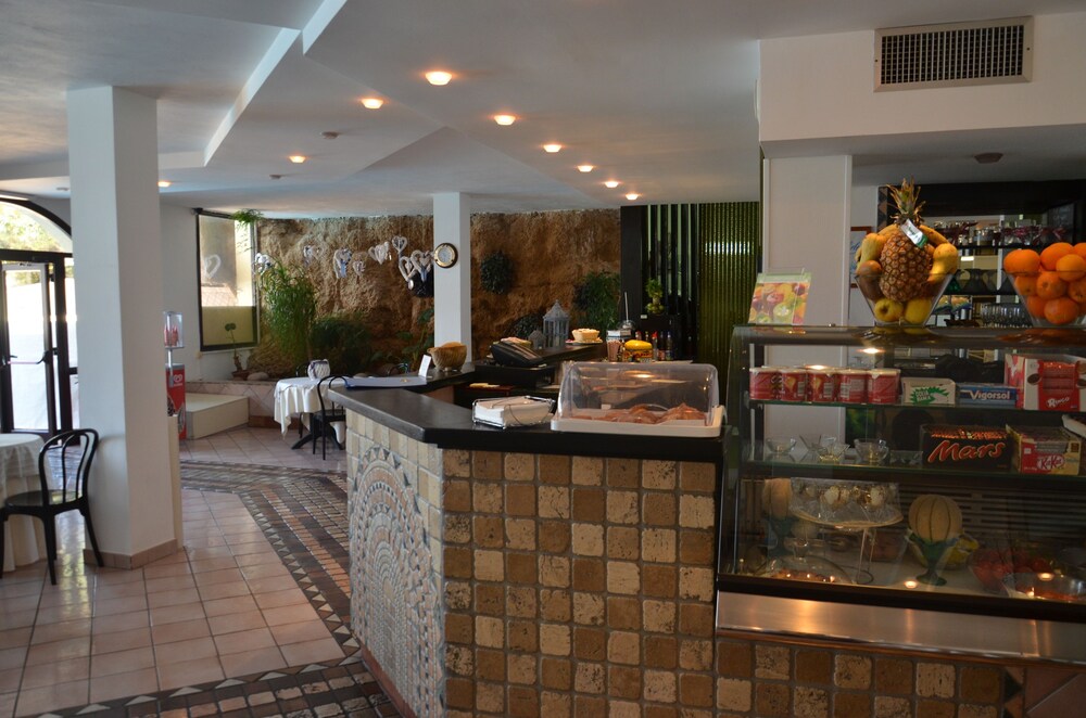 Hotel Bar