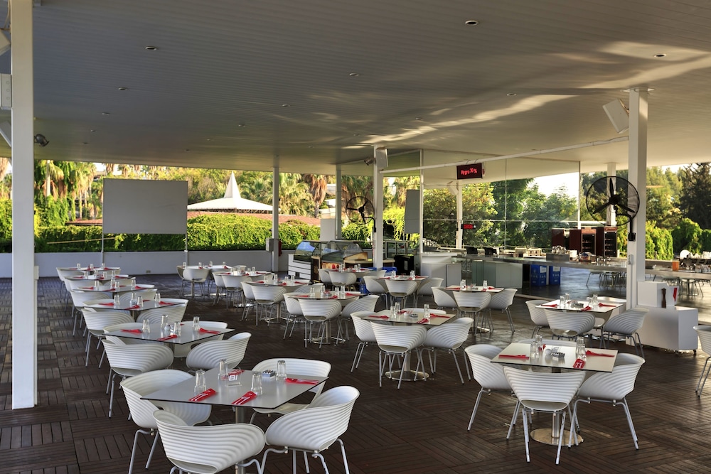 Food Court