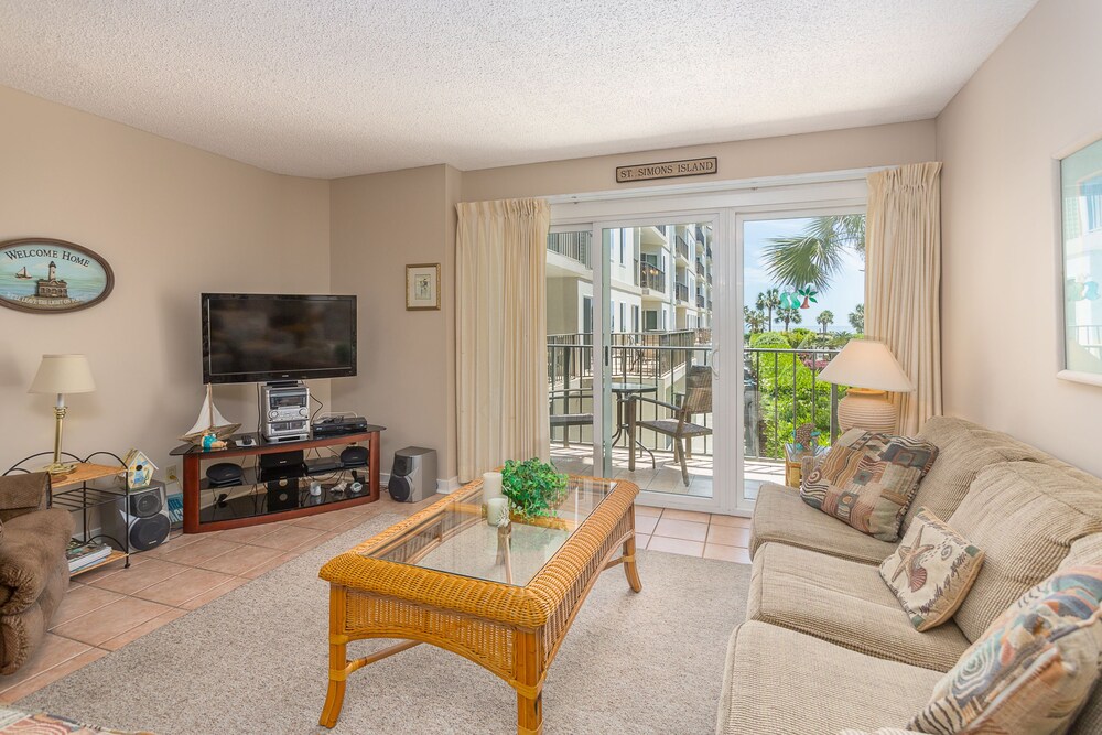 Condo, 3 Bedrooms - Living Room