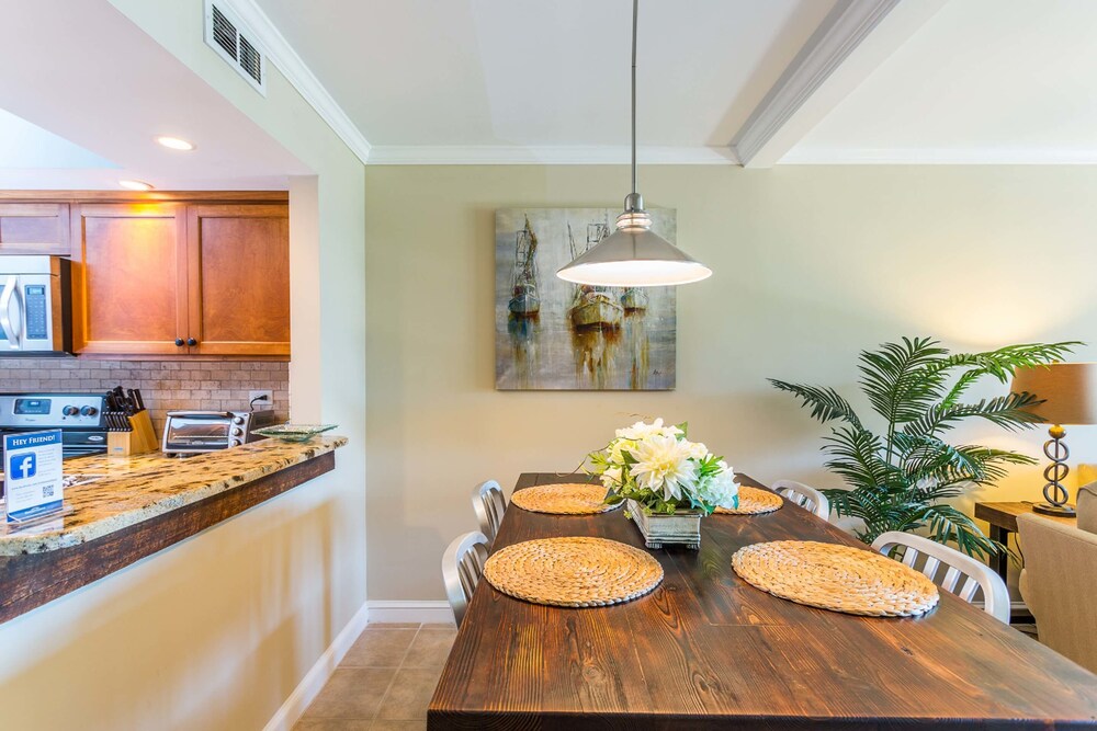 Condo, 2 Bedrooms, Partial View - In-Room Dining