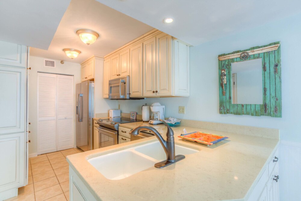 Condo, 2 Bedrooms, Oceanfront - Bathroom