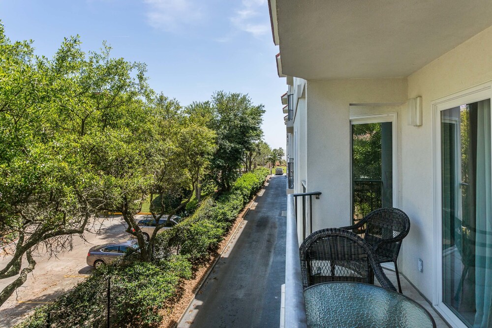 Condo, 2 Bedrooms - Balcony