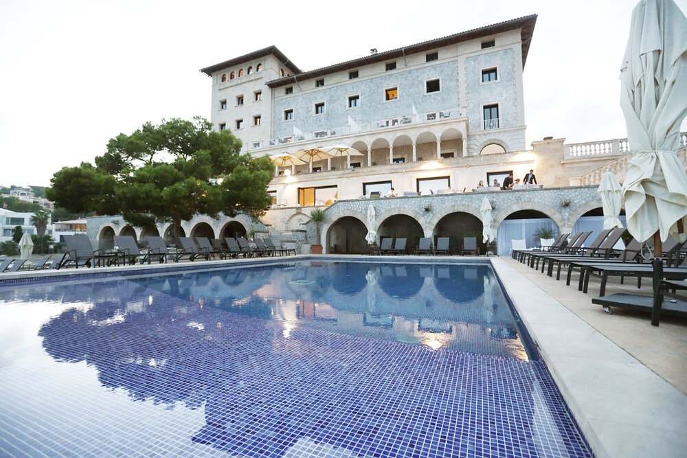 Indoor/Outdoor Pool