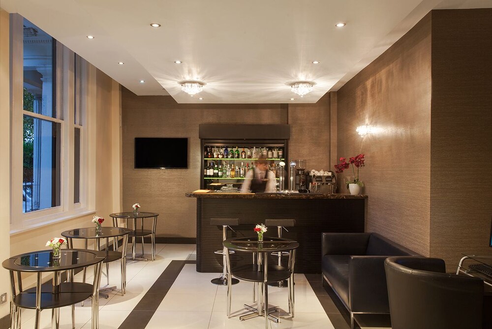 Hotel Bar