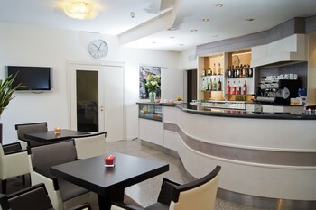 Hotel Lounge