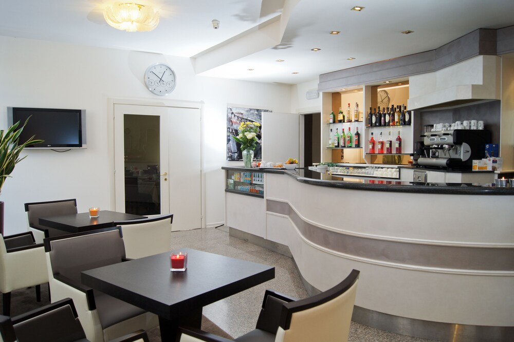 Hotel Lounge