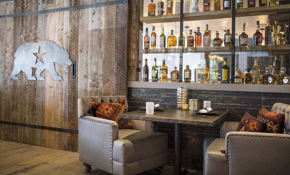Hotel Bar