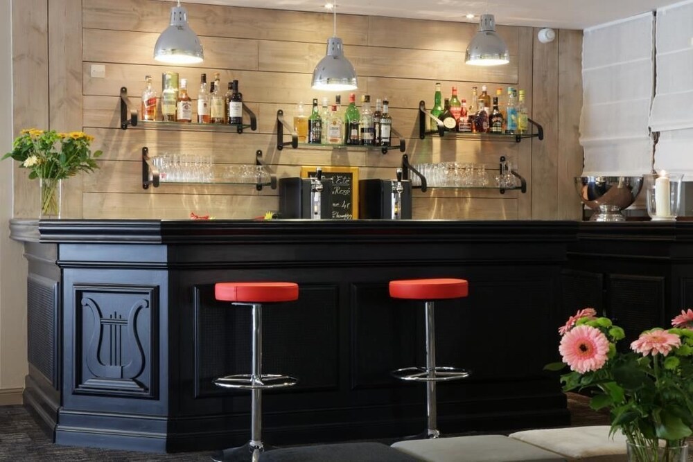 Hotel Bar
