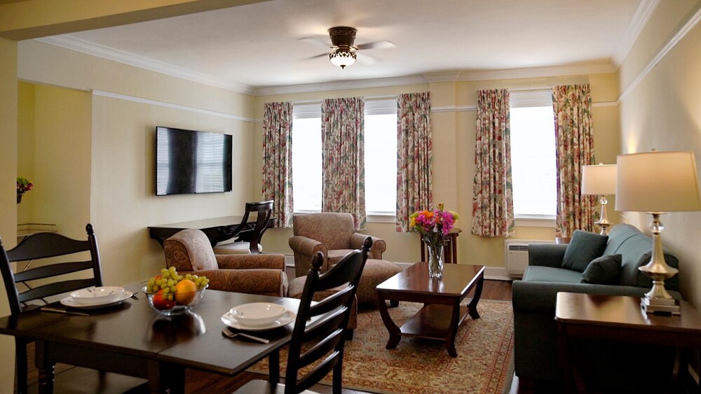 Suite, 1 Bedroom, Kitchen - Living Room