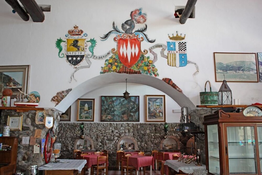 Food Court