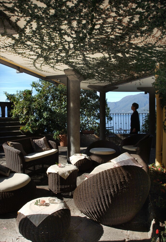 Hotel Lounge