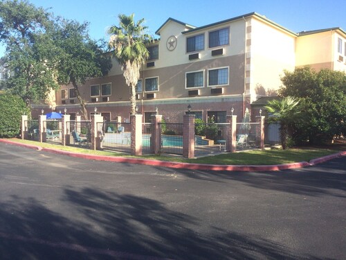 Days Inn by Wyndham Suites San Antonio North/Stone Oak