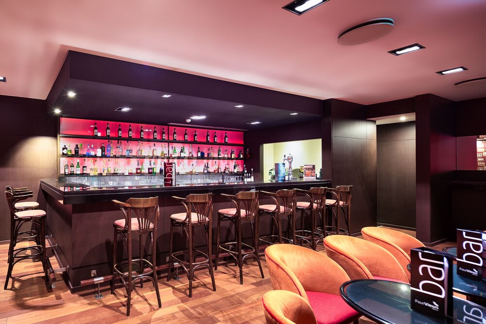Hotel Lounge