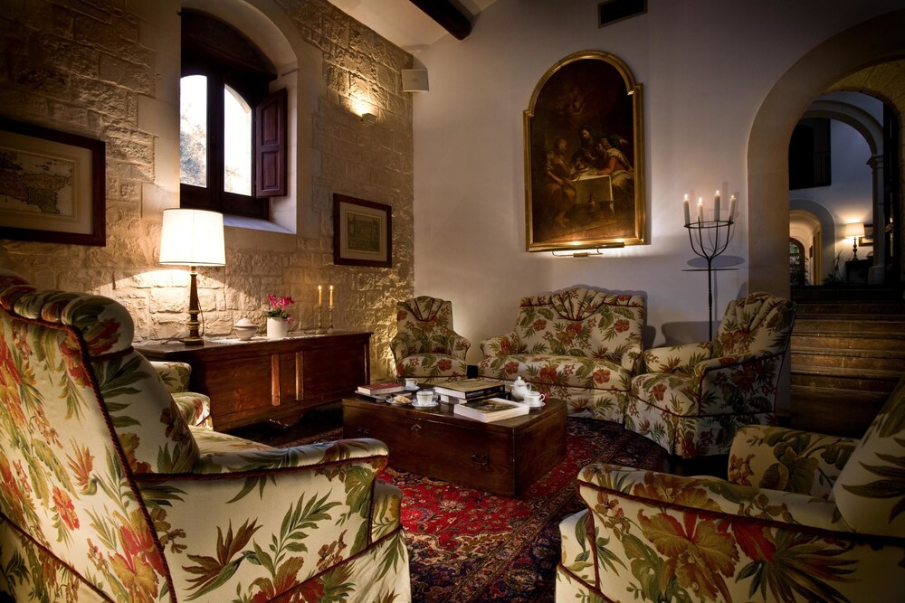 Hotel Lounge