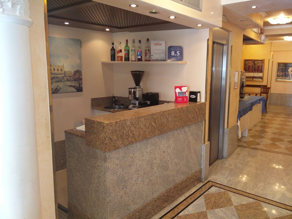 Hotel Bar