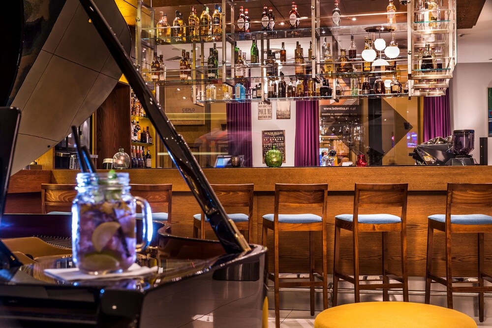 Hotel Bar