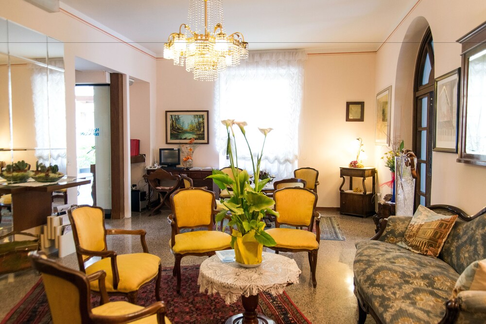 Hotel Lounge