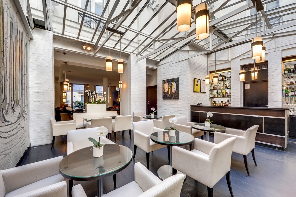 Hotel Bar