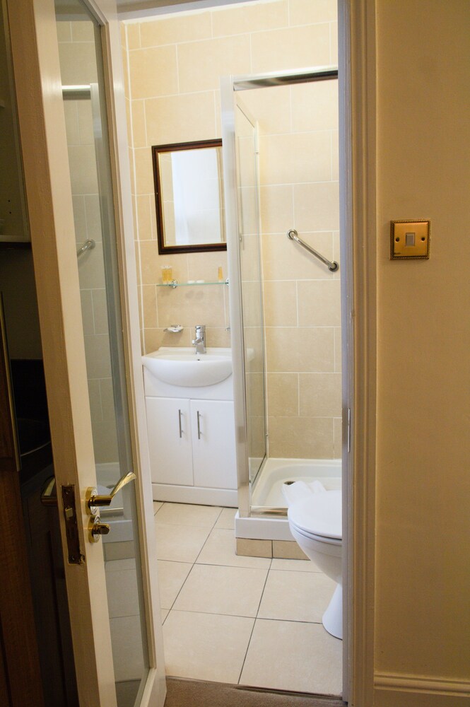 Studio, 2 Single Beds - Bathroom