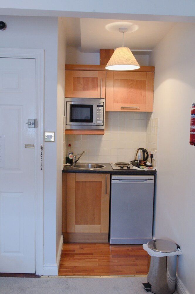 Basic Studio, 3 Single Beds - In-Room Kitchen