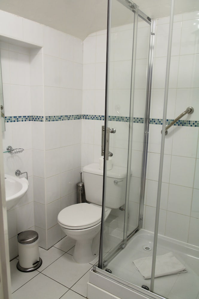 Apartment, 2 Single Beds - Bathroom