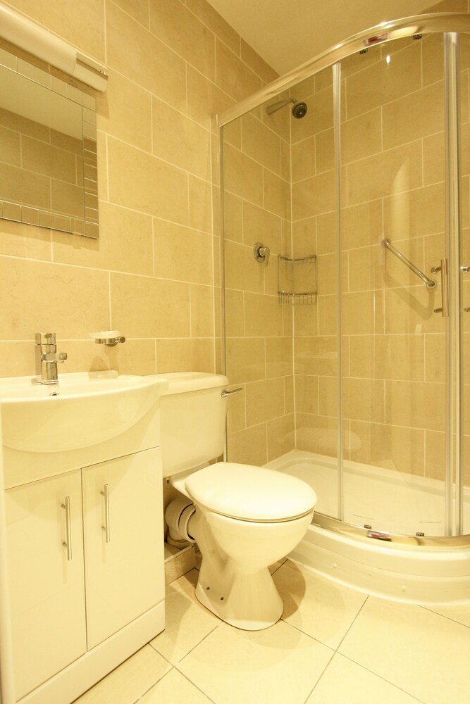 Studio, 1 Double Bed - Bathroom