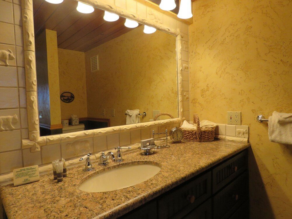 Loft (Two Bedroom Loft Three Bath Condo) - Bathroom