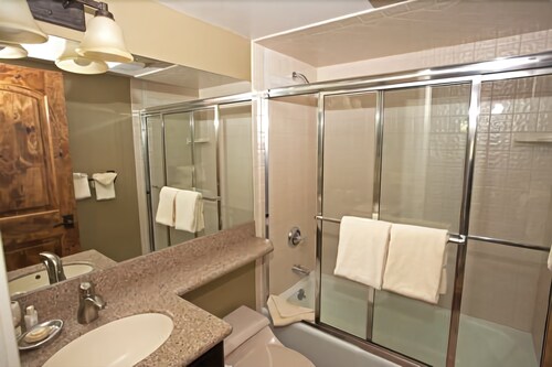Loft (Two Bedroom Loft Three Bath Condo) - Bathroom