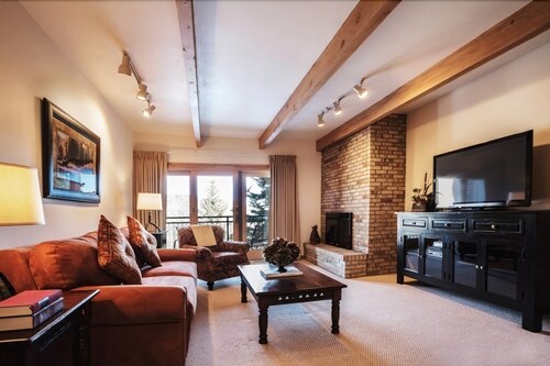 Deluxe Room, 1 Bedroom, Kitchen - Living Area