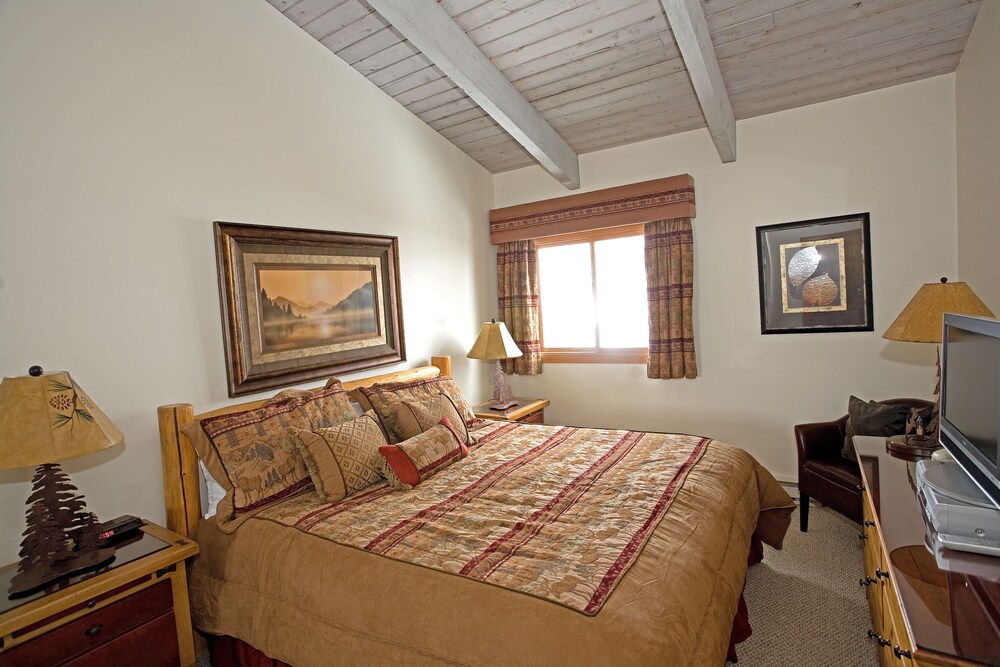 One Bedroom Loft Condo - Guestroom