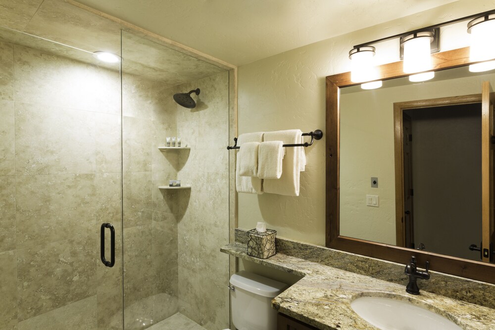 Deluxe Room, 1 Bedroom, Kitchen - Bathroom