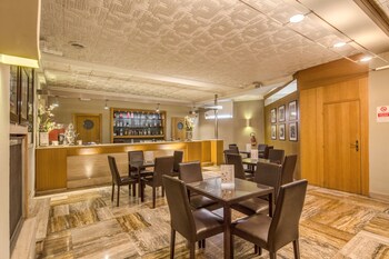 Hotel Lounge