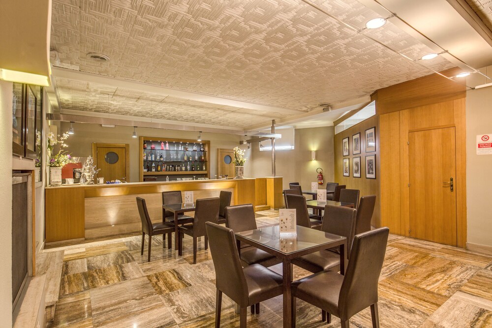 Hotel Lounge
