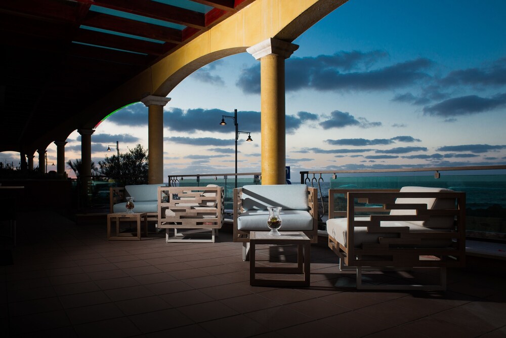 Hotel Lounge