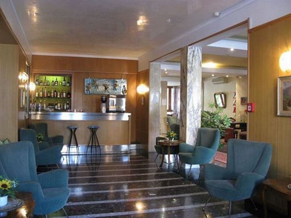 Hotel Lounge