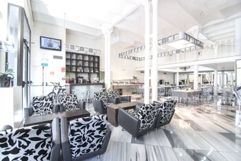 Hotel Bar
